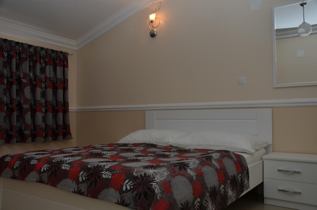 Apartments Royal Menex Пожареваць Екстер'єр фото