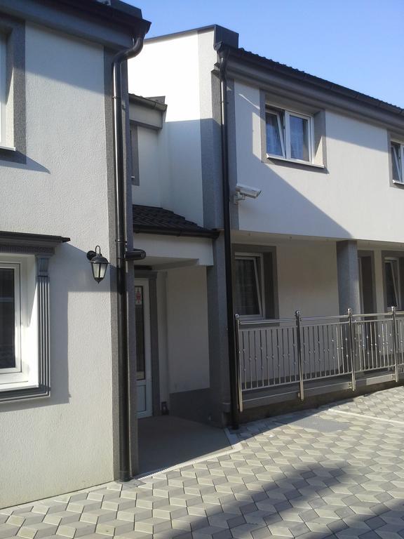 Apartments Royal Menex Пожареваць Екстер'єр фото