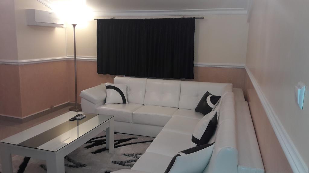 Apartments Royal Menex Пожареваць Екстер'єр фото